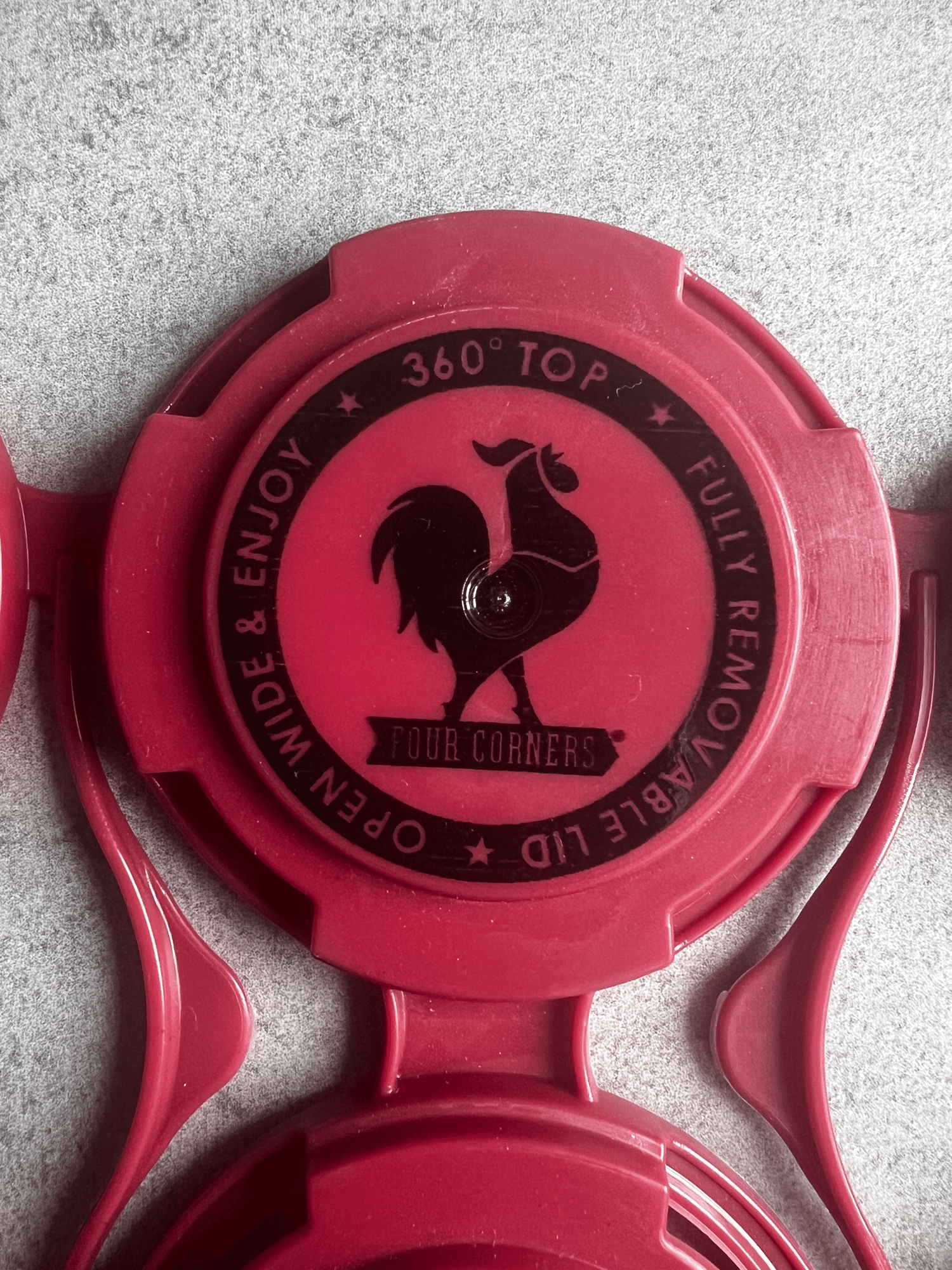 vivid, high-resolution designs printed directly onto PakTech's 100% recycled handles